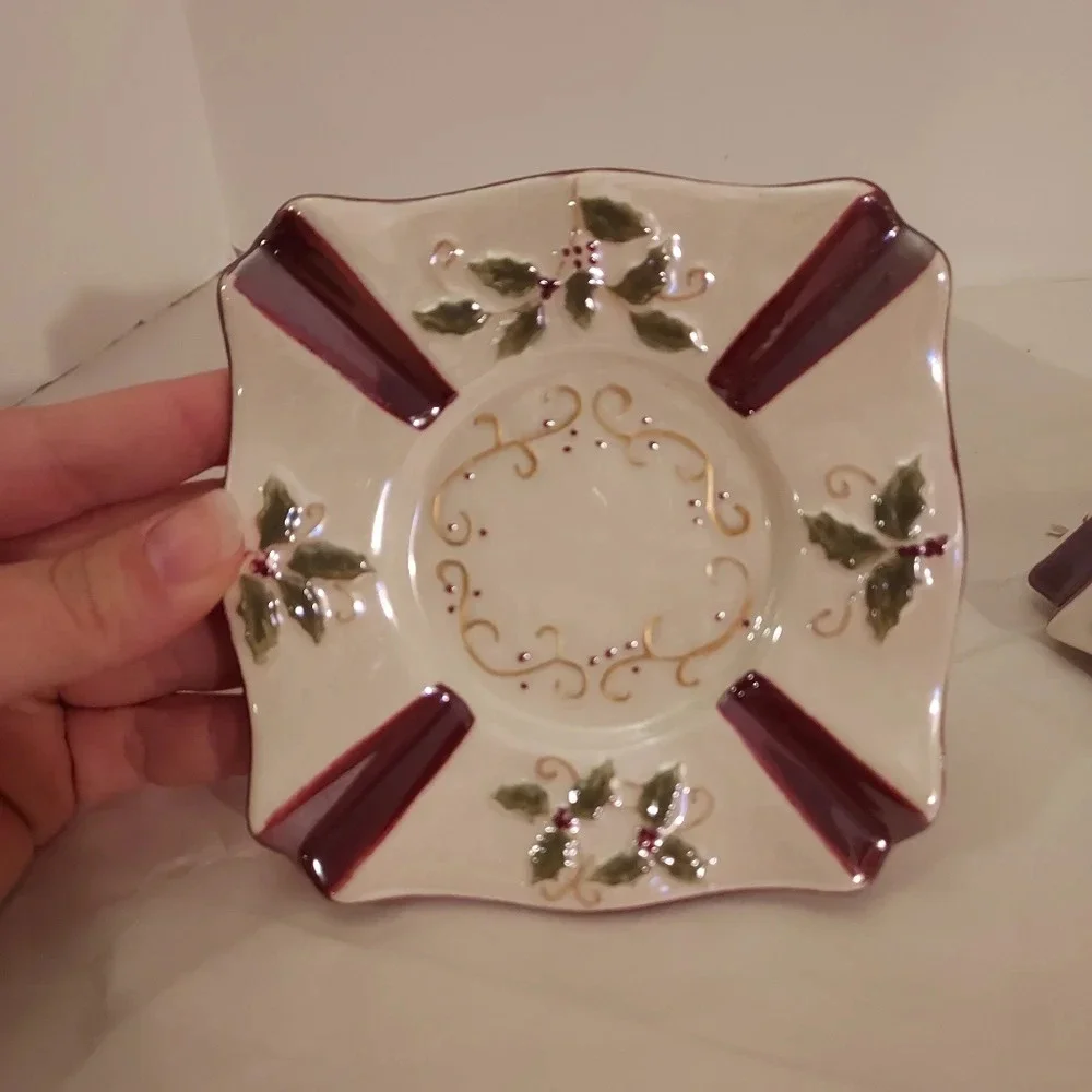 Yankee Candle Holiday/Christmas Holly Cranberry Small Jar Shade and Under Plate